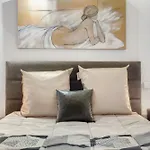 Apartment Panoramic Views I